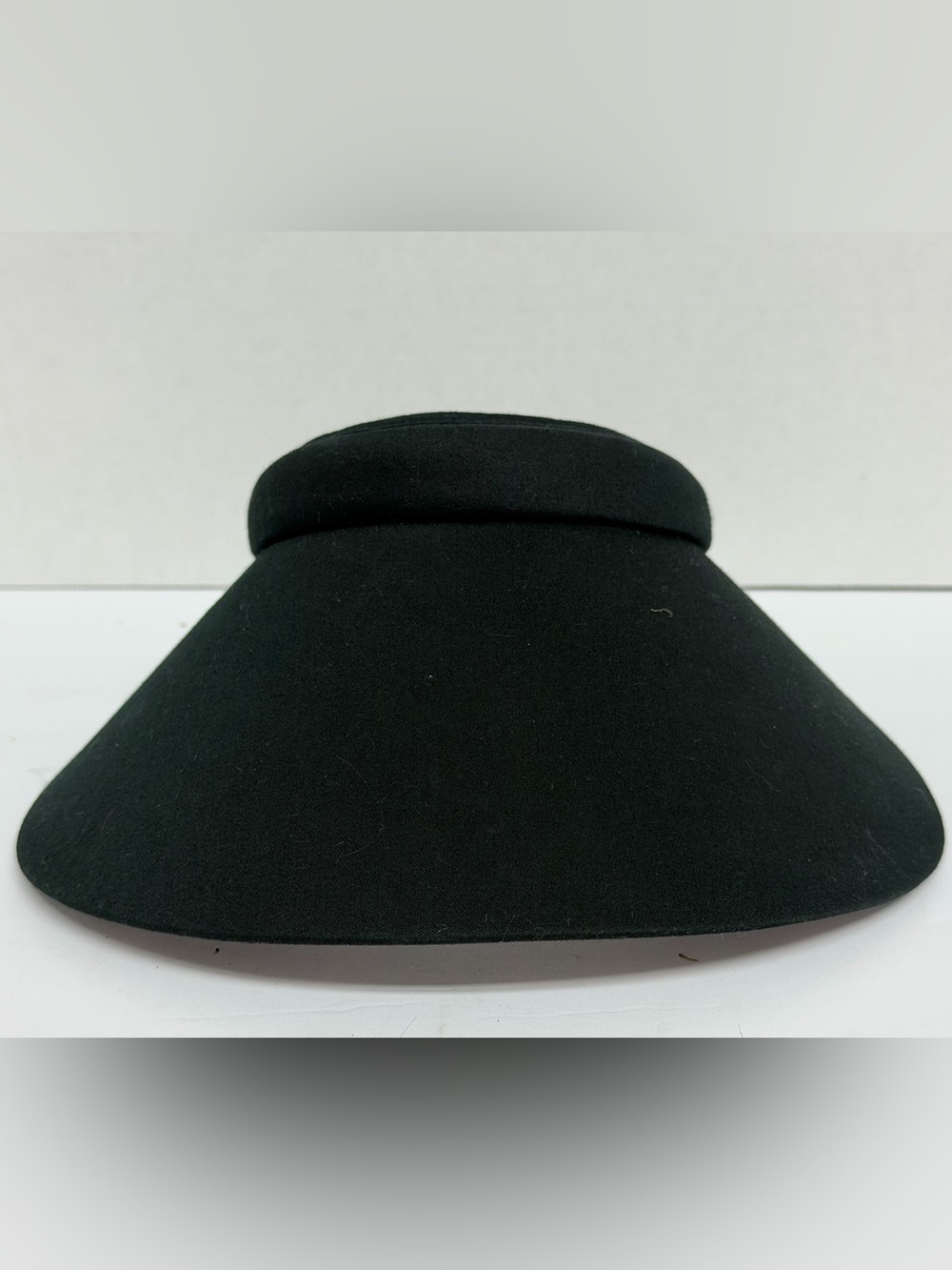 Authentic Burberry Women's Golf Sun Visor Novacheck Black NICE - Picture 2 of 4